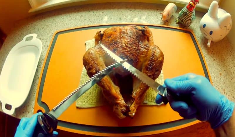 using electric knife to carve a turkey