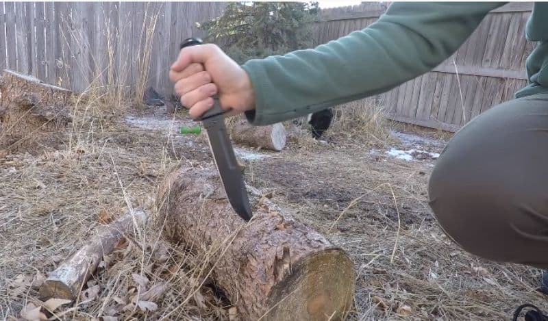 Cutting wood with Ka-Bar Utility Knife 1211